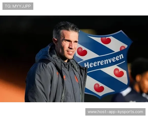 一代神锋亲身指导！范佩西率费耶诺德领跑荷甲，上田绮世11场轰13球