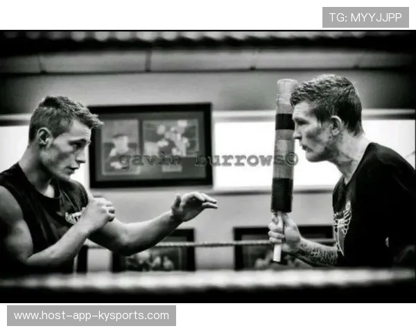 拳击之夜：里基·哈顿宣布复出，拳坛再度风起云涌